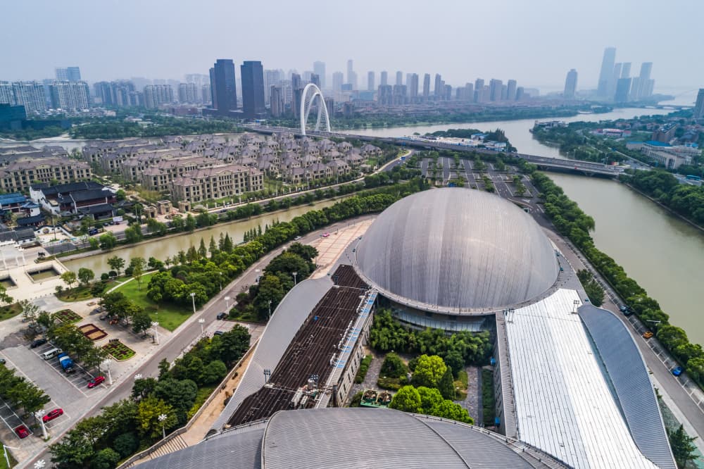 DAMAC Hills or AKOYA Oxygen?